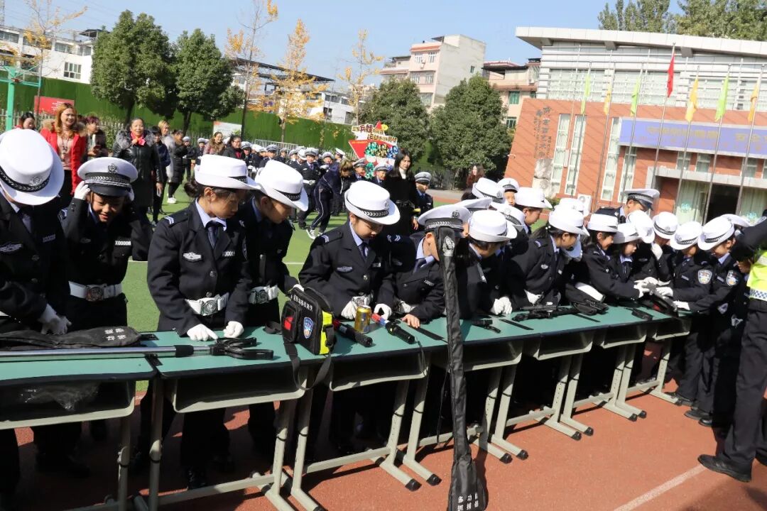 【火一动态】守规则除隐患 安全文明出行 ——火炬一小第九届红领巾小交警督导队成立仪式