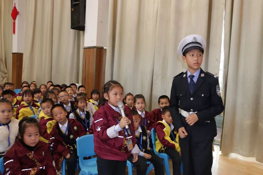 【火一动态】守规则除隐患 安全文明出行 ——火炬一小第九届红领巾小交警督导队成立仪式