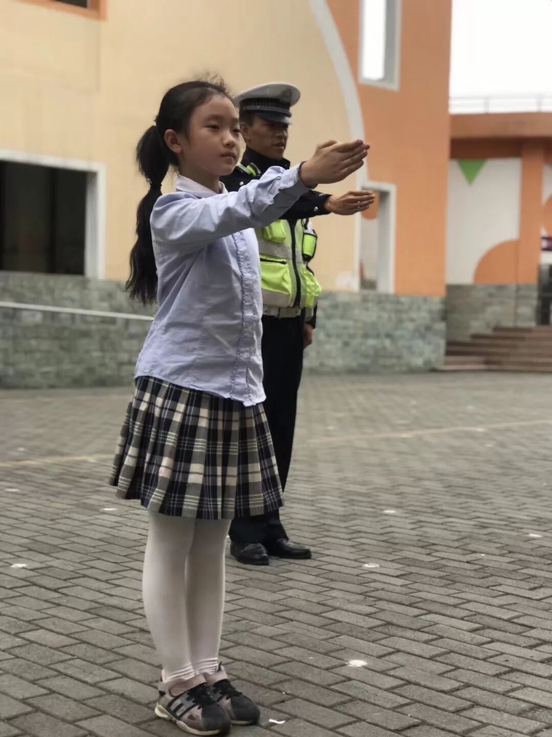 【火一动态】守规则除隐患 安全文明出行 ——火炬一小第九届红领巾小交警督导队成立仪式