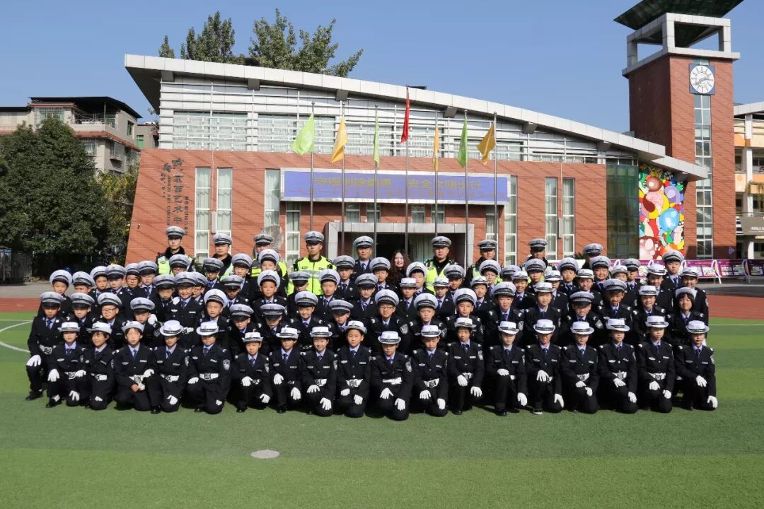 【火一动态】守规则除隐患 安全文明出行 ——火炬一小第九届红领巾小交警督导队成立仪式