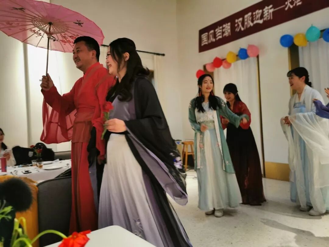 【火一动态】国风当潮,汉服迎新——火炬一小及月社2020年新年年会