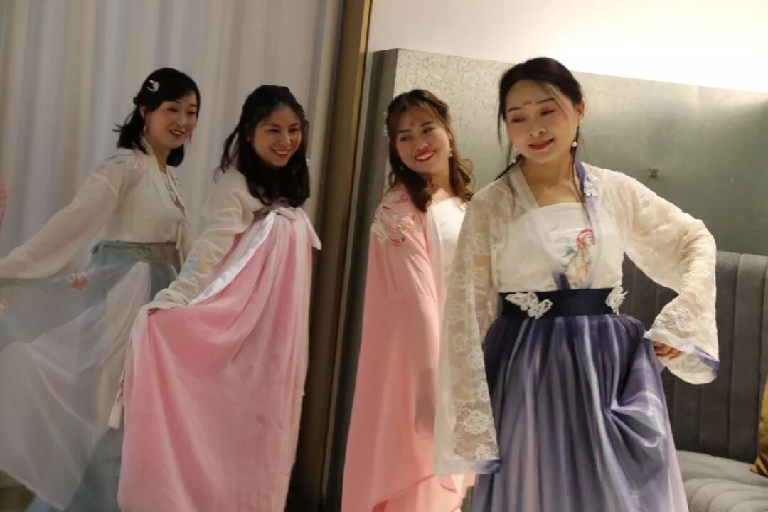 【火一动态】国风当潮,汉服迎新——火炬一小及月社2020年新年年会