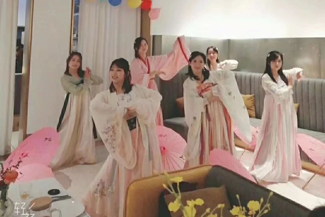【火一动态】国风当潮,汉服迎新——火炬一小及月社2020年新年年会
