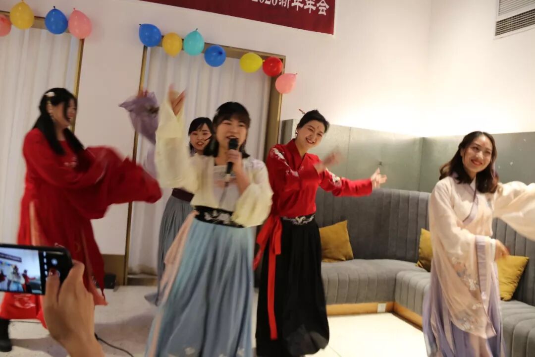 【火一动态】国风当潮,汉服迎新——火炬一小及月社2020年新年年会