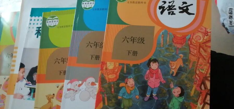 【火一动态】花开时节想见“你” ——火一娃补给“精神食粮”