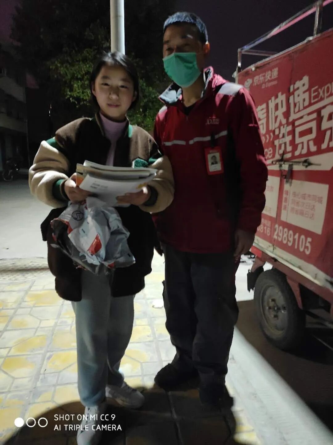 【火一动态】花开时节想见“你” ——火一娃补给“精神食粮”