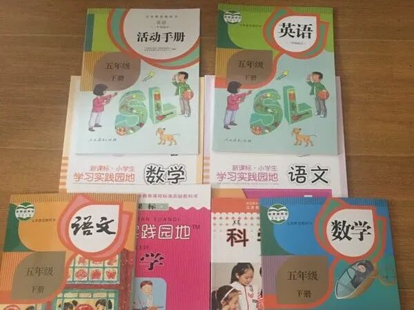 【火一动态】花开时节想见“你” ——火一娃补给“精神食粮”
