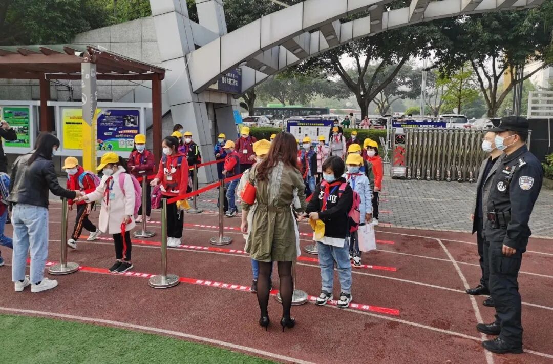 【火一动态】董泓主任检查督导火炬一小疫情防控和开学复课工作