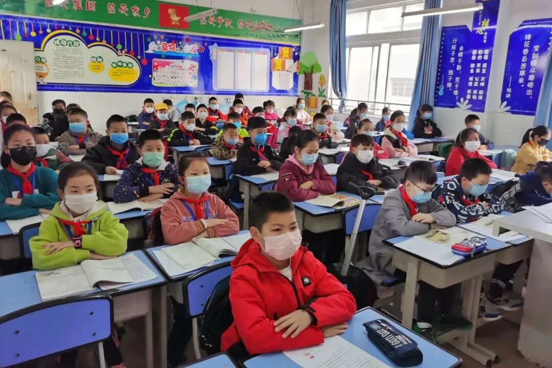 【火一动态】董泓主任检查督导火炬一小疫情防控和开学复课工作