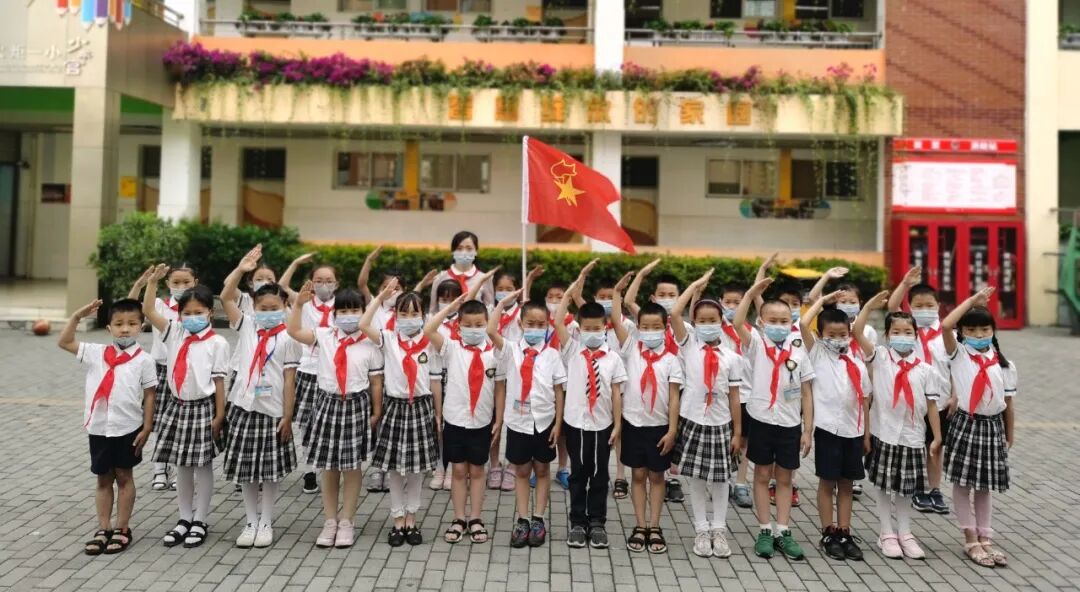 【火一动态】火炬一小“红领巾,我的光荣与梦想”入队仪式