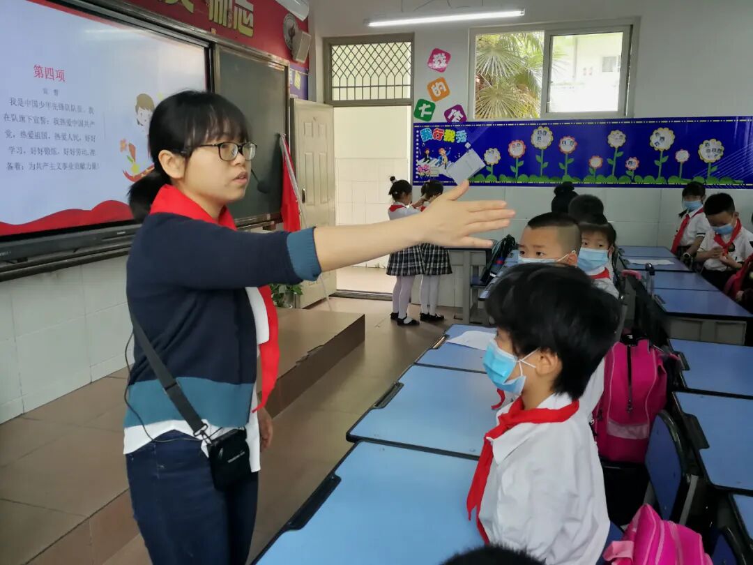 【火一动态】火炬一小“红领巾,我的光荣与梦想”入队仪式