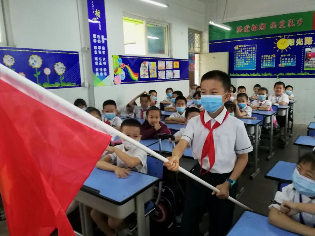 【火一动态】火炬一小“红领巾,我的光荣与梦想”入队仪式