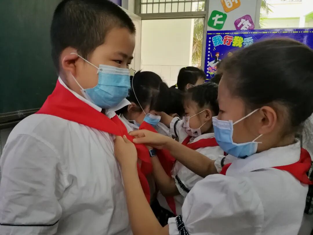 【火一动态】火炬一小“红领巾,我的光荣与梦想”入队仪式