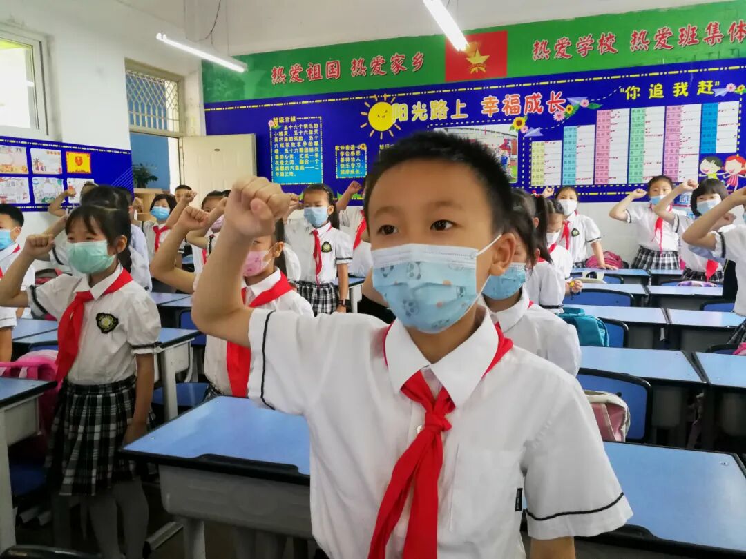 【火一动态】火炬一小“红领巾,我的光荣与梦想”入队仪式