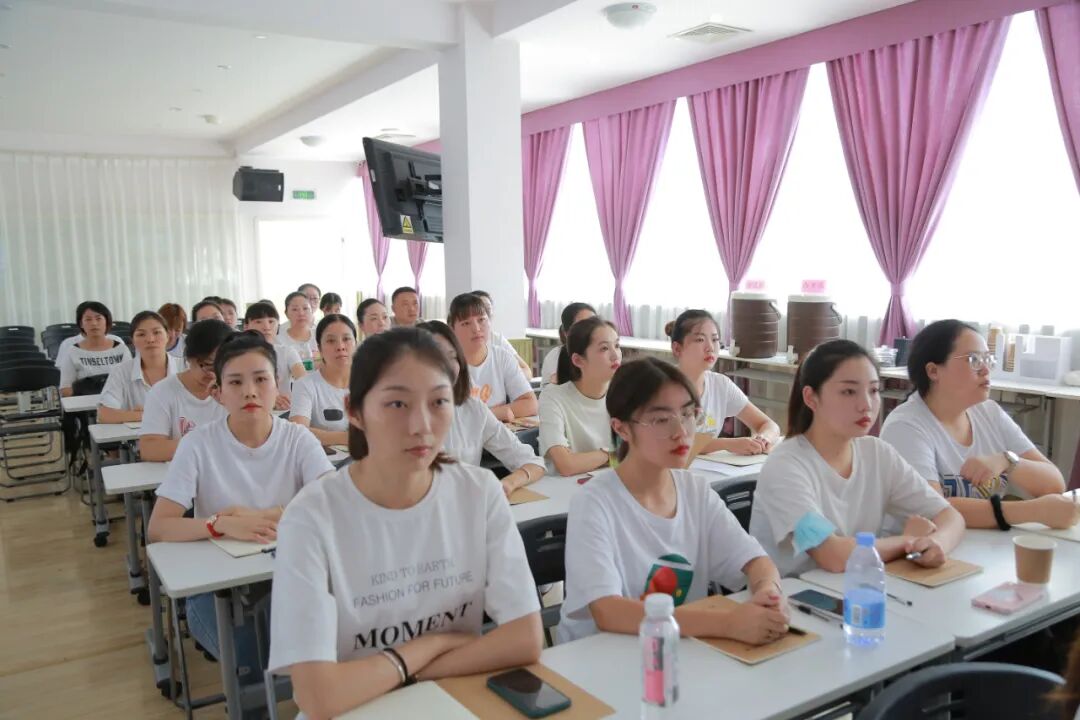 【一幼动态】扬帆起航，筑梦未来 ——火炬第一幼儿园教职工岗前培训