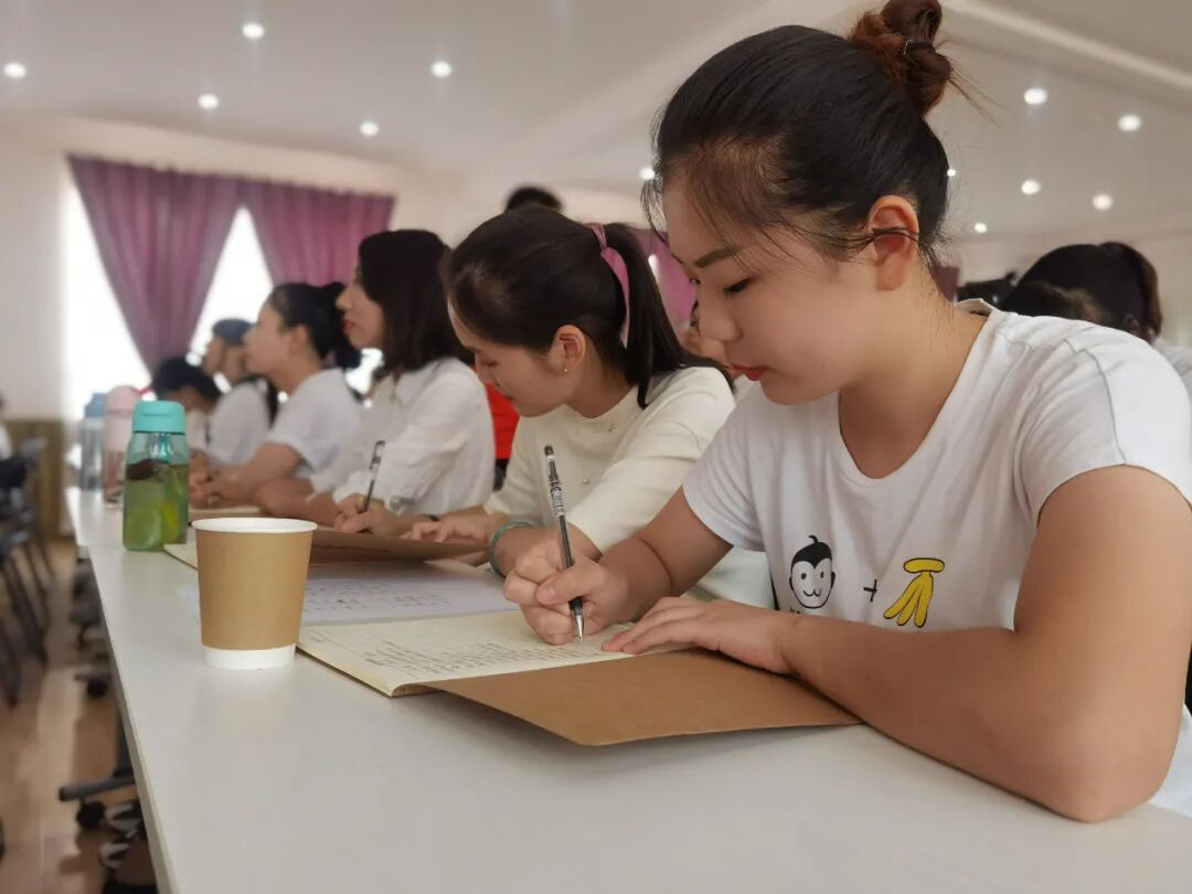 【一幼动态】扬帆起航，筑梦未来 ——火炬第一幼儿园教职工岗前培训