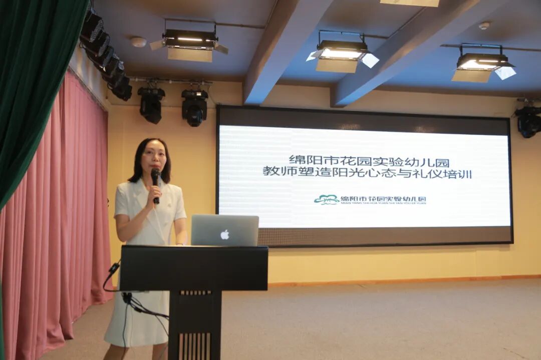 【一幼动态】扬帆起航，筑梦未来 ——火炬第一幼儿园教职工岗前培训