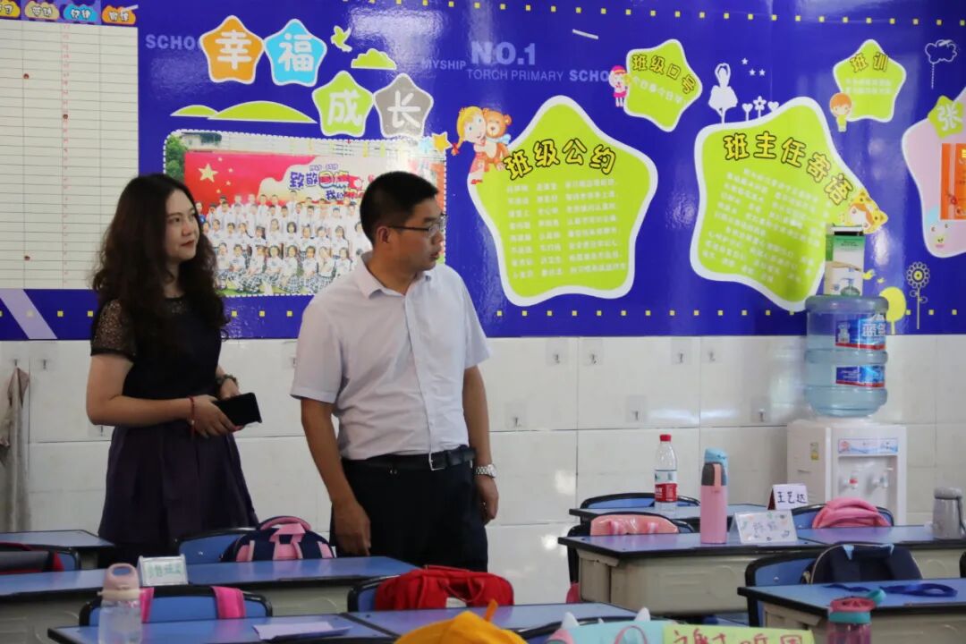 【火一动态】谷雨副书记检查火炬一小文明校园建设工作
