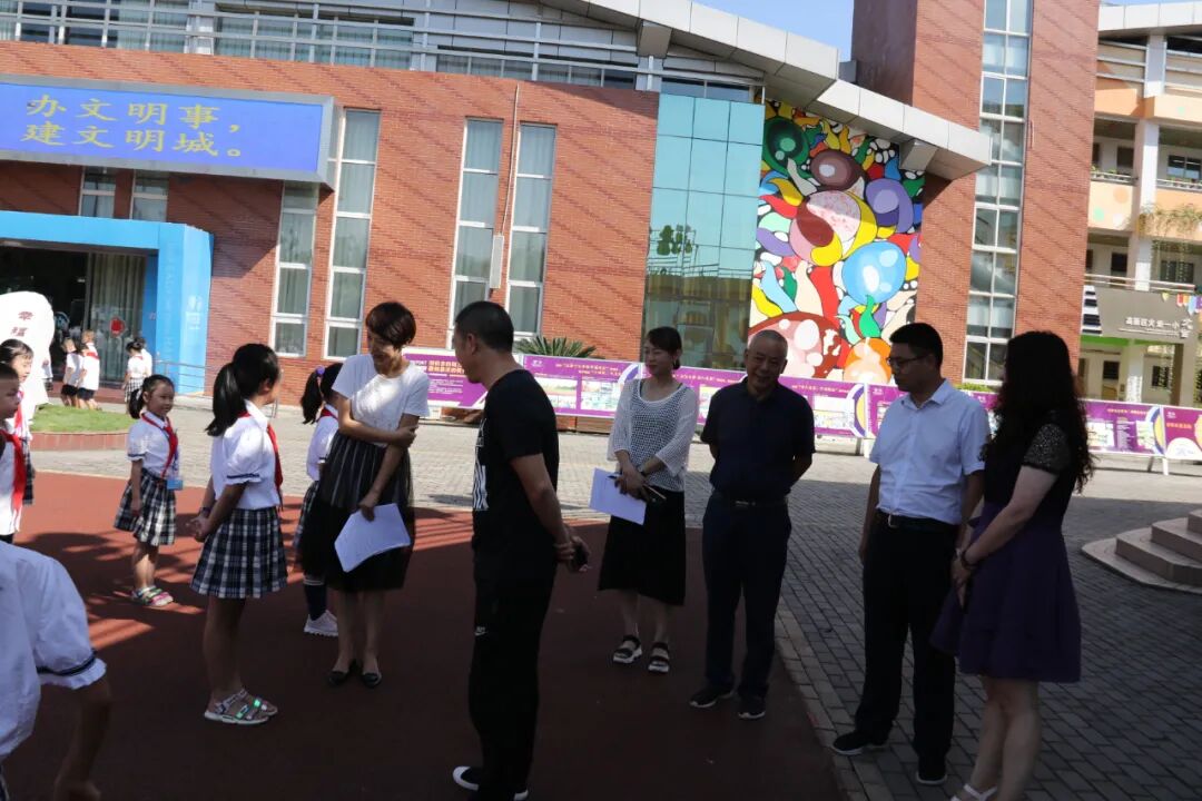 【火一动态】谷雨副书记检查火炬一小文明校园建设工作
