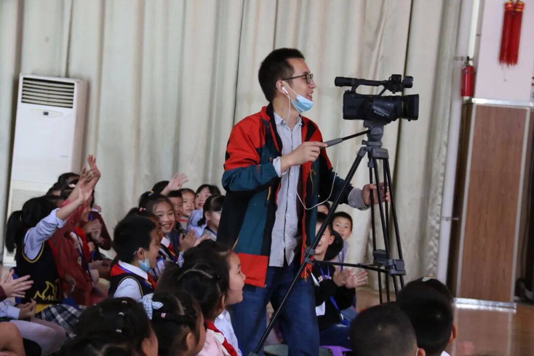 【火一动态】寻找十佳小记者校园代言人——火炬一小小记者海选燃动校园