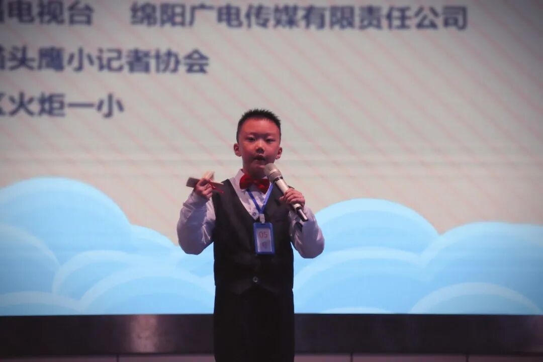 【火一动态】寻找十佳小记者校园代言人——火炬一小小记者海选燃动校园