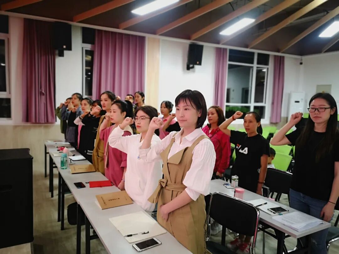 【一幼动态】修师德 塑师风 铸师魂 ——火炬一幼召开全体职工大会暨师德师风专题会议