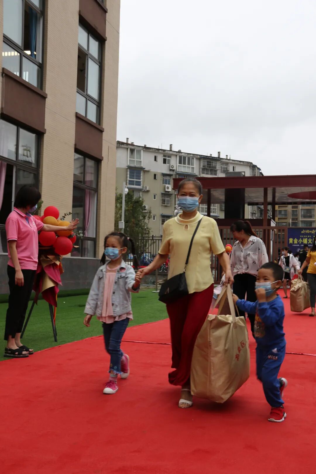【一幼开园日】遇见一幼，遇见美好│开学了，可以不管不顾的给我一个拥抱