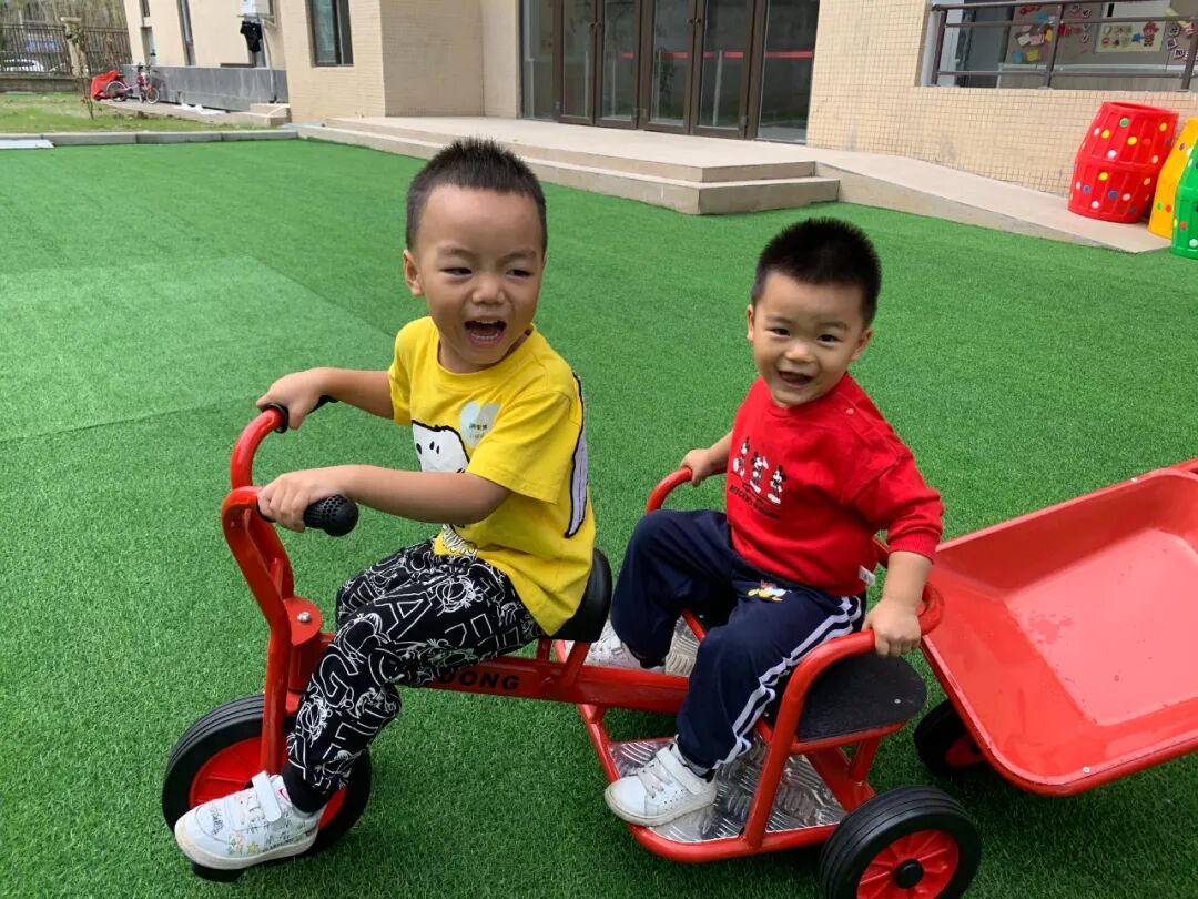 【一幼动态】为爱启程┃┃小班萌娃周记
