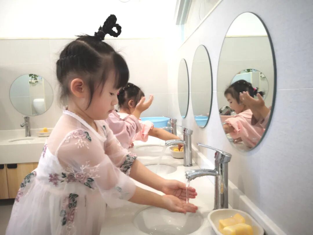 【一幼动态】为爱启程┃┃小班萌娃周记