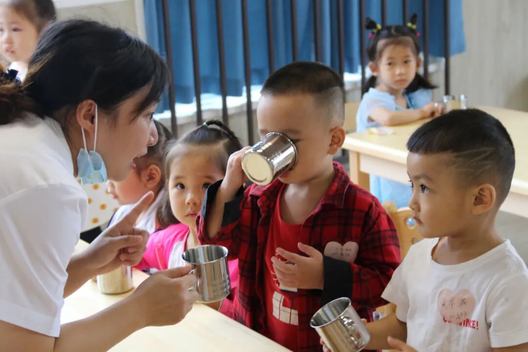 【一幼动态】为爱启程┃┃小班萌娃周记