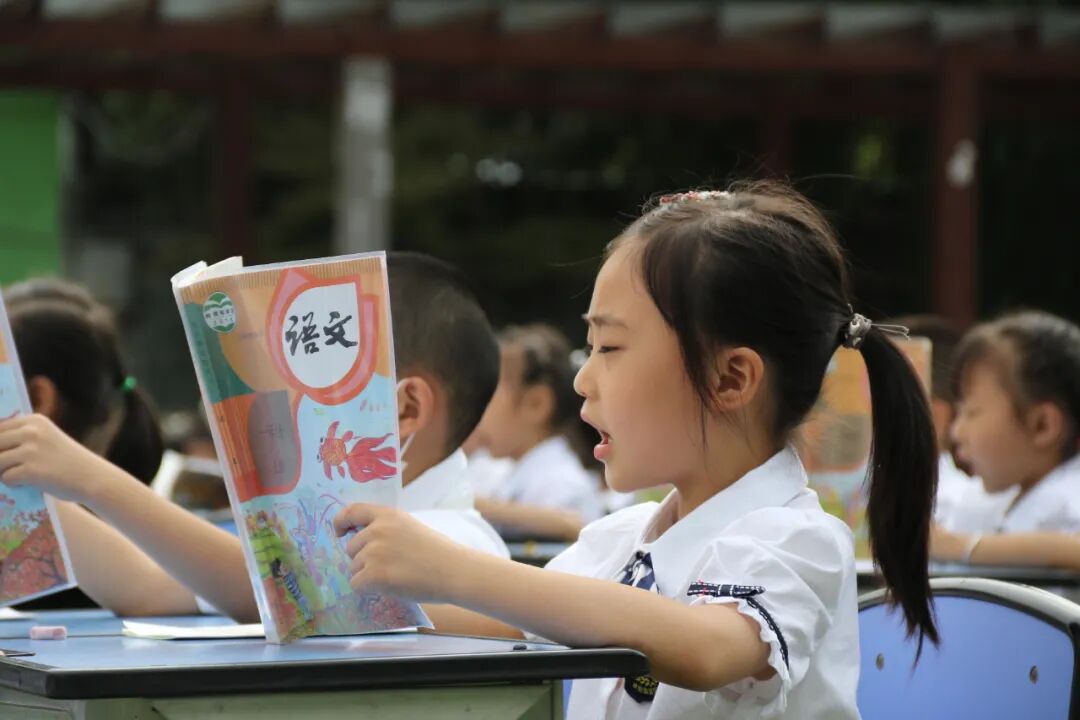 【火一动态】规范养成启心智 文明礼仪塑品格——火炬一小一年级新生文明养成教育展示活动