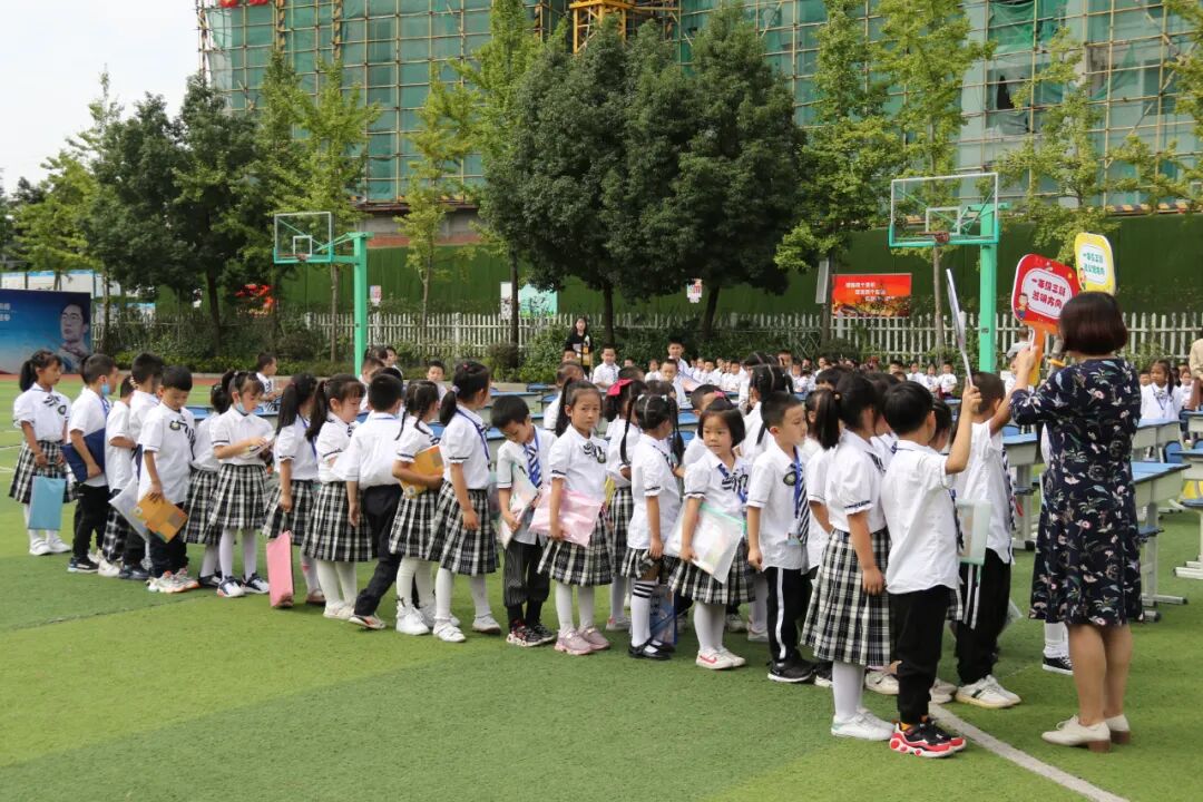 【火一动态】规范养成启心智 文明礼仪塑品格——火炬一小一年级新生文明养成教育展示活动