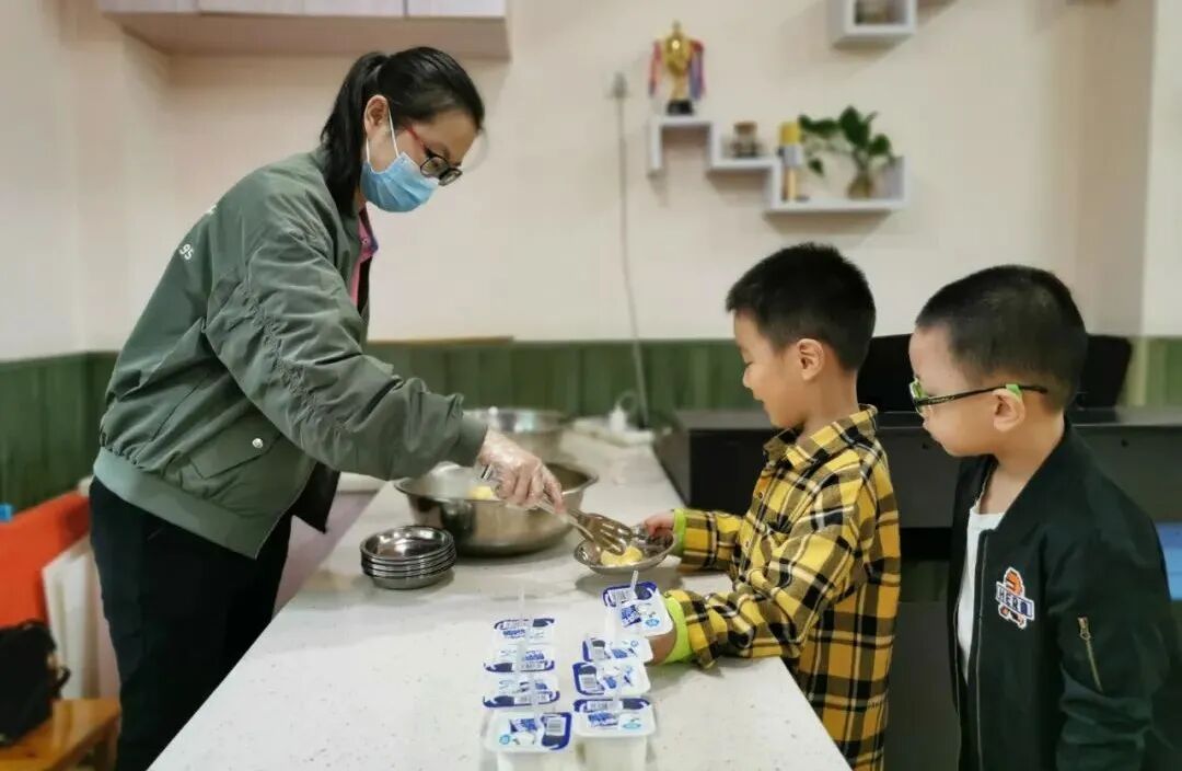 【一幼动态】同心同行，花繁叶茂  ——火炬一幼（市花实幼高新分园）开展教师跟岗研修培训