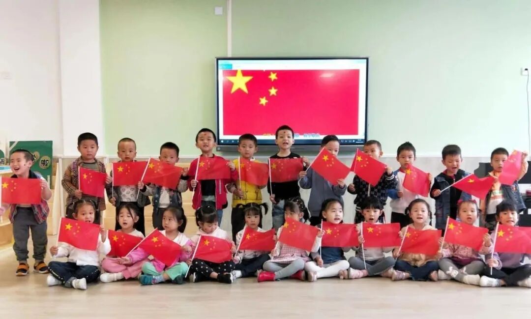 【一幼动态】小小一幼娃,浓浓爱国情