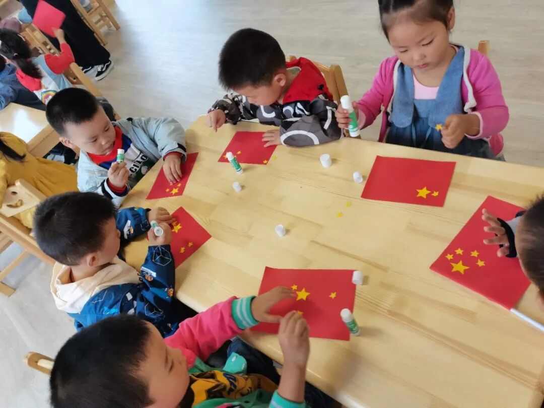 【一幼动态】小小一幼娃,浓浓爱国情