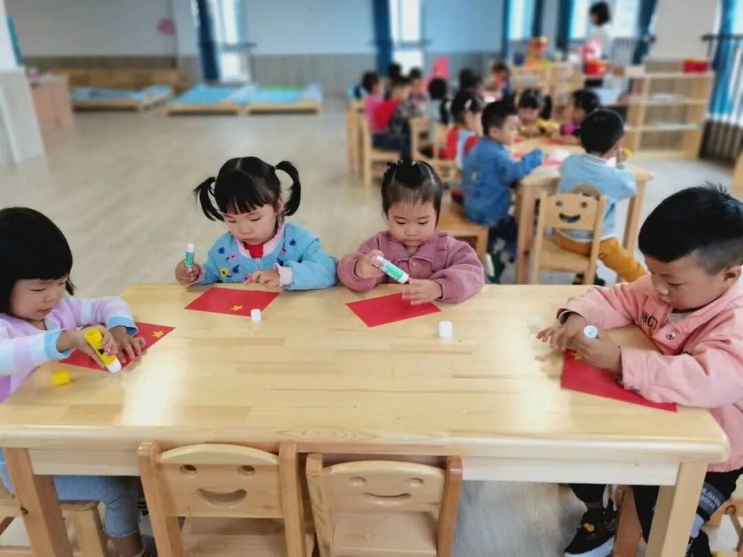 【一幼动态】小小一幼娃,浓浓爱国情