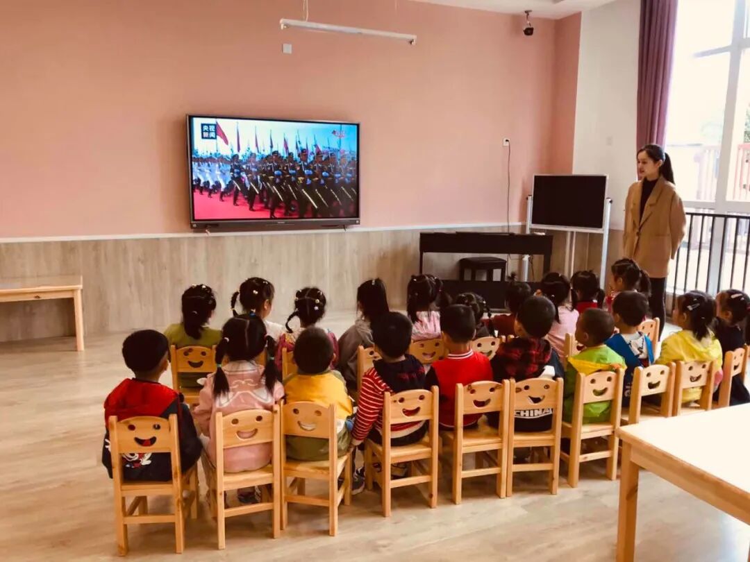 【一幼动态】小小一幼娃,浓浓爱国情