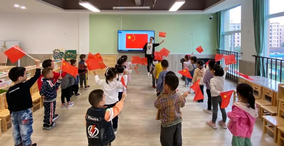 【一幼动态】小小一幼娃,浓浓爱国情