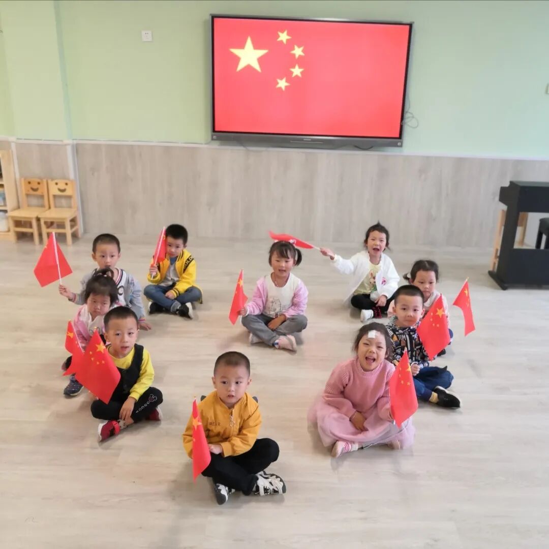 【一幼动态】小小一幼娃,浓浓爱国情