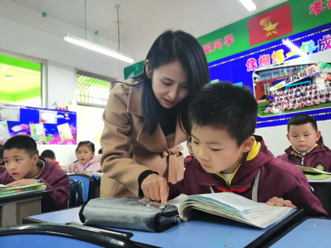 【火一动态】绵阳高新区名师鼎兴工作室建设启动仪式