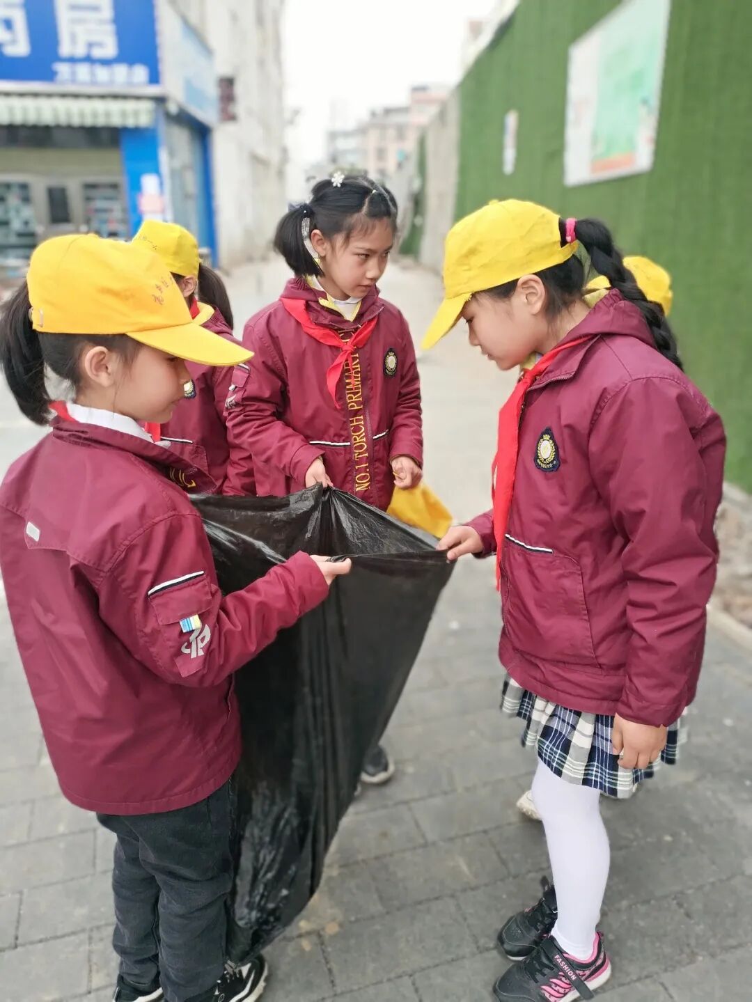 【火一动态】雷锋就是你我他||学雷锋 树新风 文明礼貌月系列活动