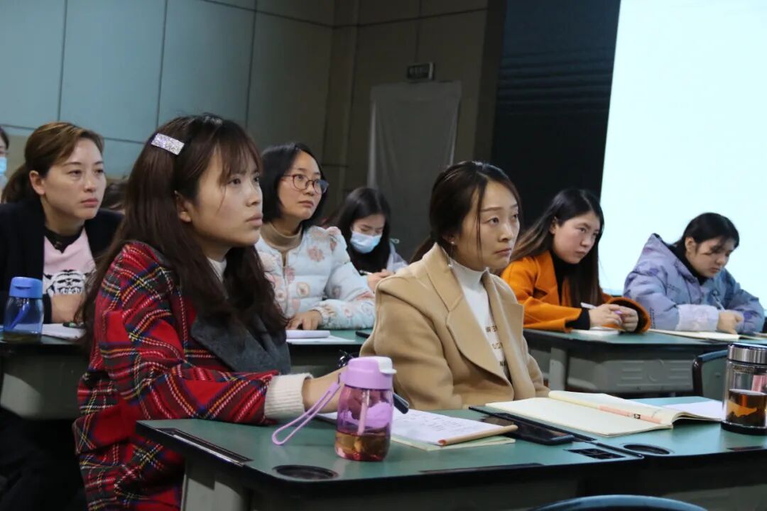 【火一动态】童诗润童心  作家进校园 |火炬一小语文低中段读写结合专项培训交流研讨活动
