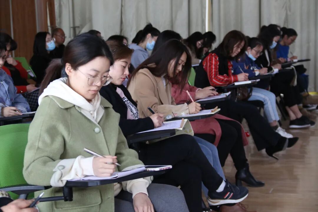 【火一动态】童诗润童心  作家进校园 |火炬一小语文低中段读写结合专项培训交流研讨活动