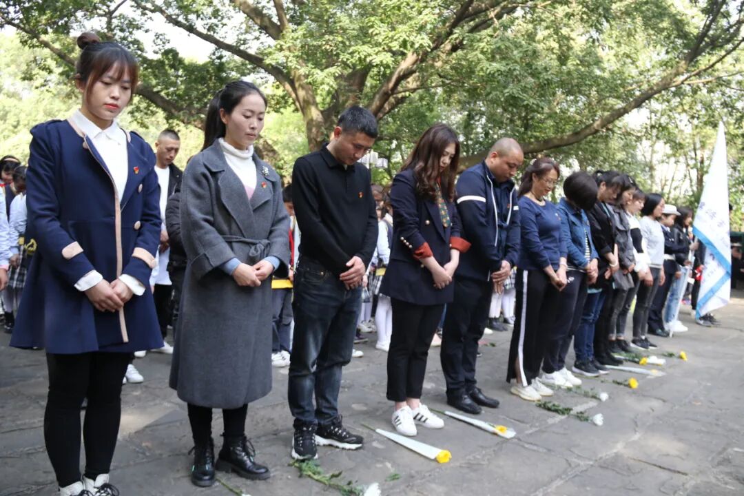 【火一动态】致敬革命先烈 献礼建党百年|高新区火炬一小清明祭扫活动