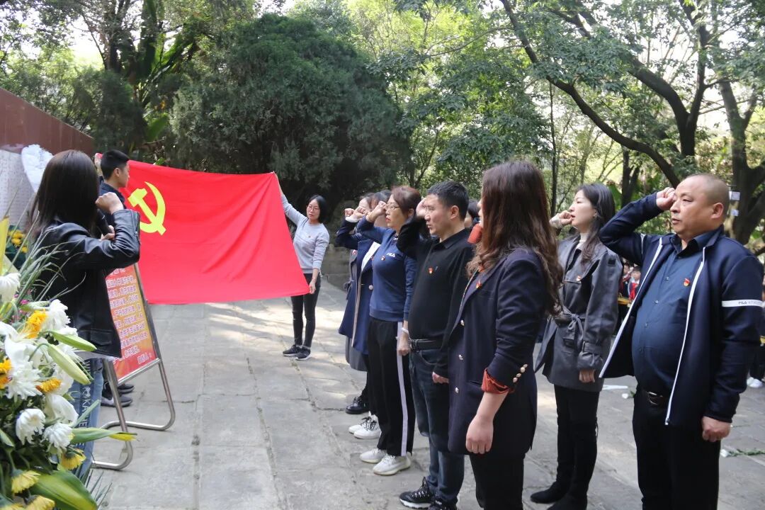 【火一动态】致敬革命先烈 献礼建党百年|高新区火炬一小清明祭扫活动