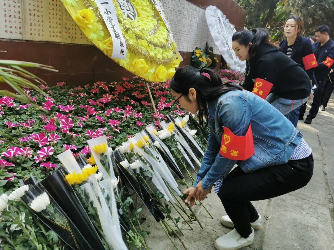 【火一动态】致敬革命先烈 献礼建党百年|高新区火炬一小清明祭扫活动