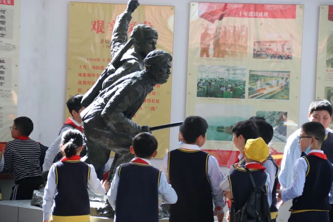 【火一动态】致敬革命先烈 献礼建党百年|高新区火炬一小清明祭扫活动