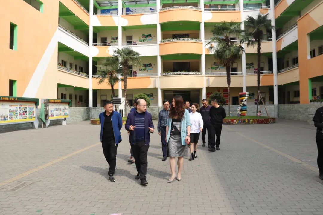 【火一动态】绵阳电教馆吴明友馆长一行调研我校信息化建设情况
