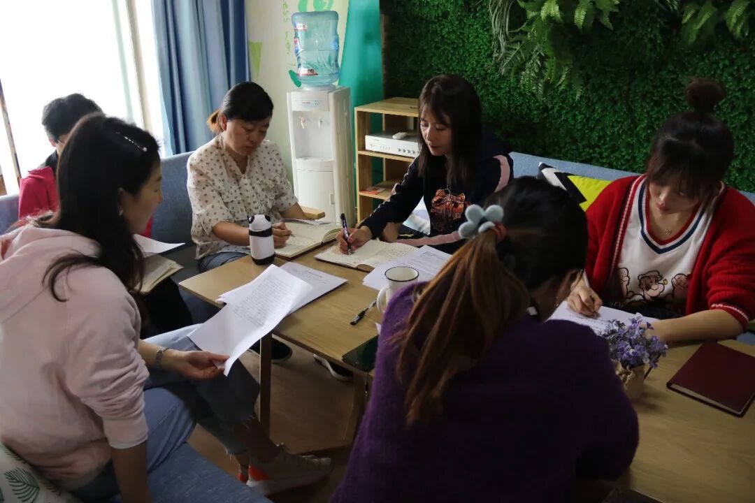 【火一党建】火炬一小党支部召开2020年度组织生活会和民主评议会