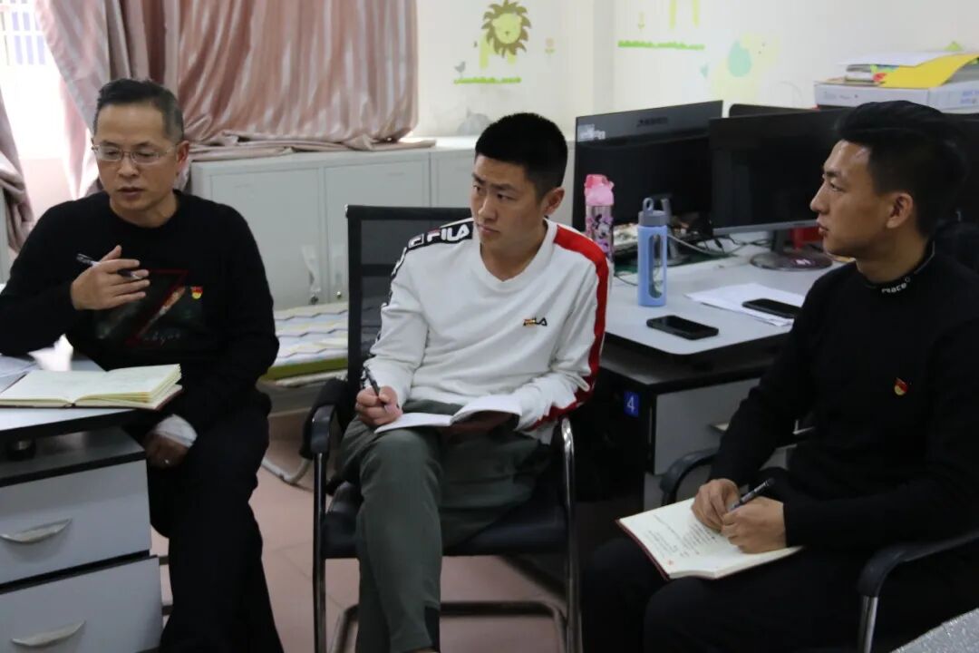 【火一党建】火炬一小党支部召开2020年度组织生活会和民主评议会